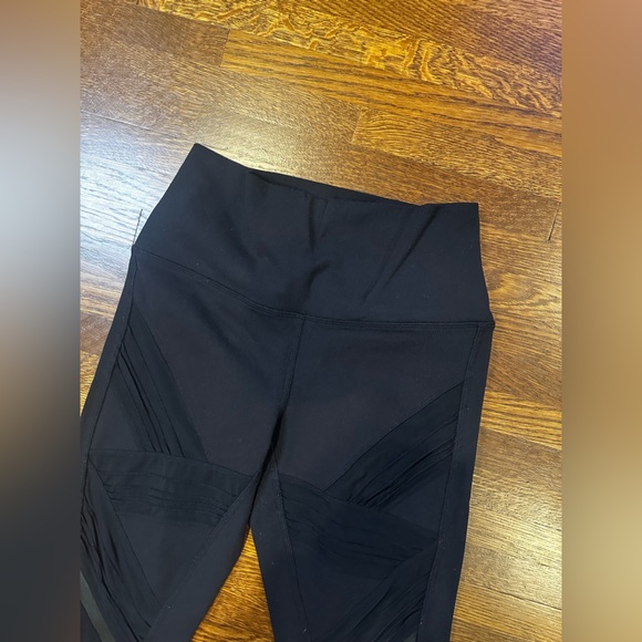 ALO Yoga leggings - Picture 3 of 5